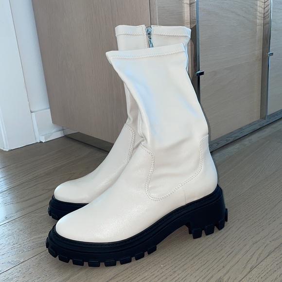 SCHUTZ Shoes - Schutz Kendy Lug Sole Boot